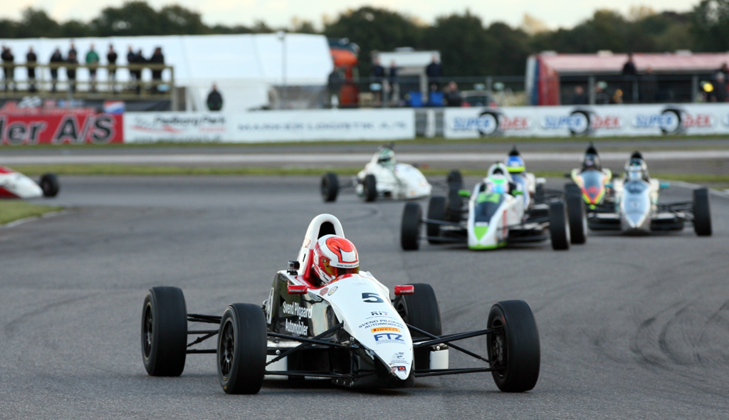 Casper Pilgaard vinder første løb i finaleweekenden.
(Foto: Motorsporten.dk)